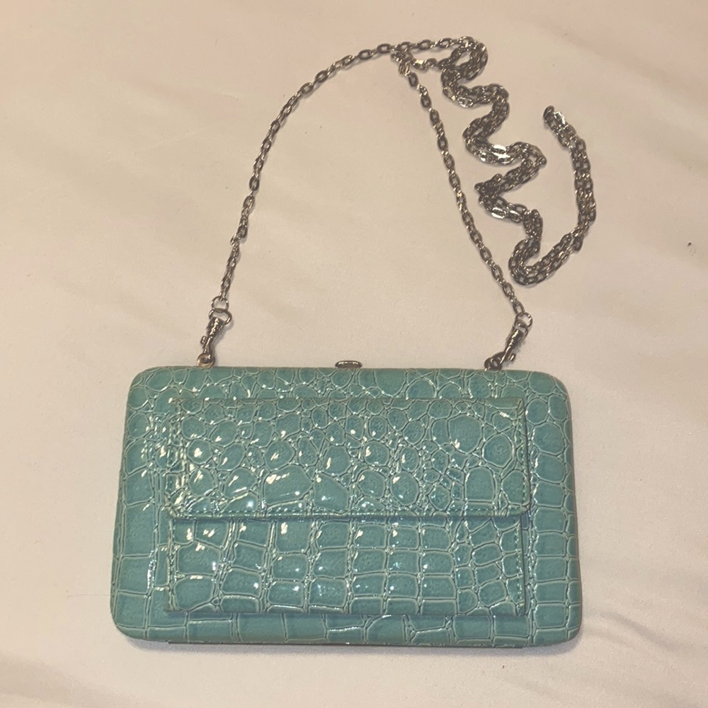 The Metropolitan Clutch Clasp Blue Teal Wallet Textured Print Chain